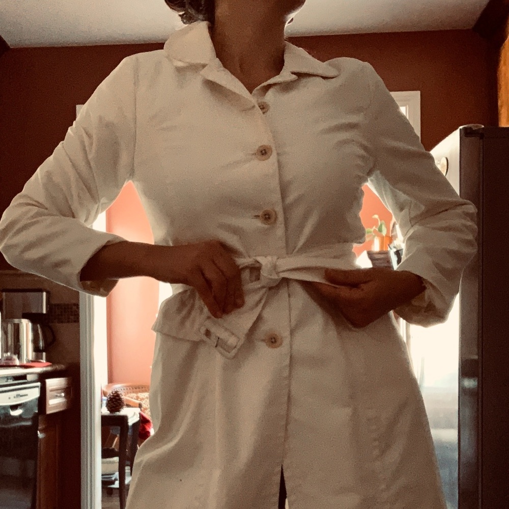Classic Vintage White / Off-White Trench Coat